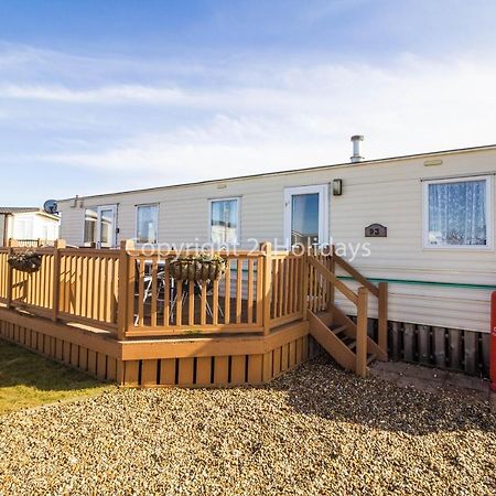 8 Berth Caravan For Hire By The Beach Many Attractions In Suffolk Ref 40093Nd Lowestoft Exterior photo