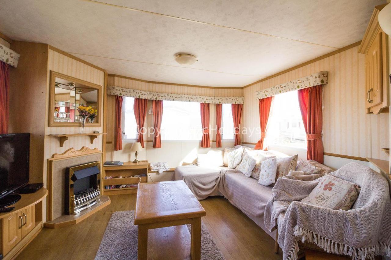 8 Berth Caravan For Hire By The Beach Many Attractions In Suffolk Ref 40093Nd Lowestoft Exterior photo